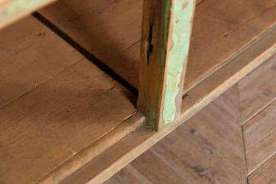 kitchen-sideboard-leg-shelf-close-up